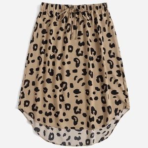(NWOT) 
Leopard High Low skirt